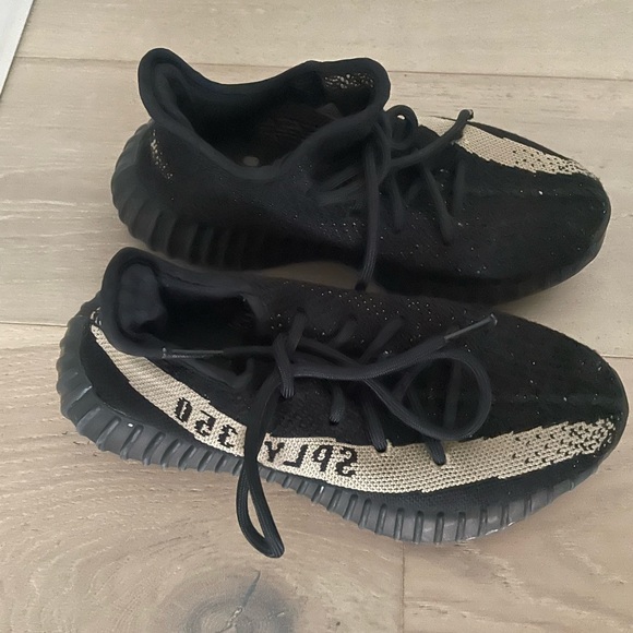 Authentic yeezy - Picture 2 of 5
